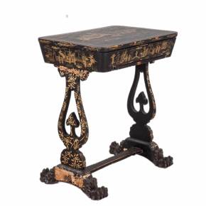 A table for needlework, covered with black lacquer and gold plated. China. Qing Dynasty, Turn of the 18th and 19th centuries. 