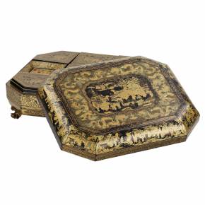 Деревянная лакированная шкатулка для настольных и карточных игр. Китай 19-й век.