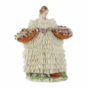  Porcelaine de Sitzendorf. Figurine en porcelaine de la Fille aux Fleurs. 20ième siècle. 