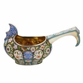 SILVER-GILT KOVSH WITH POLYCHROME ENAMELS. PAVEL OVTCHINNIKOV FIRM RUSSIA, MOSCOW, 1908–1917