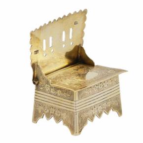 SALIÈRE EN ARGENT EN FORME DE TRÔNE AVEC DÉCOR GRAVÉ RUSSIE, MOSCOU, 1870