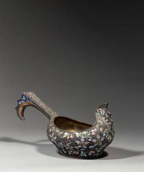 KOVCH EN ARGENT ET ÉMAIL CLOISONNÉ DANS LE GOÛT NÉO-RUSSE 11e ARTEL MOSCOVITE, RUSSIE, VERS 1900-1908
