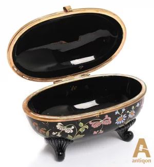 An elegant French jewelry box