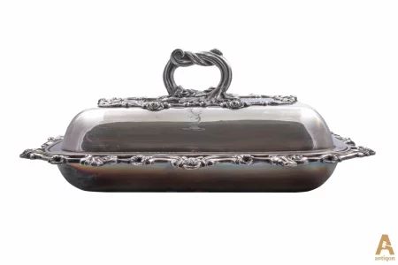 Quelques plats en argent 