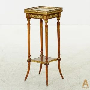 Столик в стиле Людовика XVI