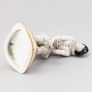 Figurine en porcelaine "Pierrot".