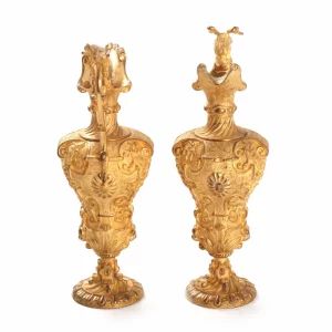 A pair of decorative gilded jugs. 