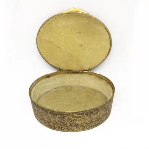 Boîte a bijoux ovale en bronze dore.