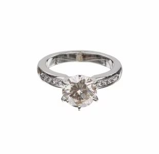 Engagement ring with 2.28ct central diamond. Tiffany Model 