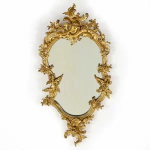 Настенное зеркало в стиле Рококо.