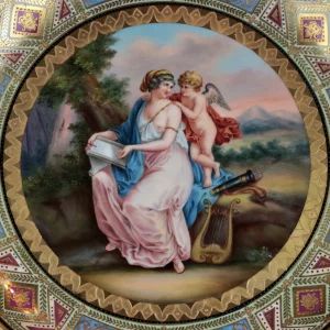 Grande assiette viennoise avec Cupidon et Venus.