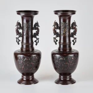 A pair of bronze Chinese vases.