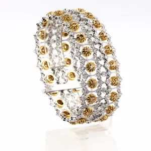 Bracelet unique en or avec diamants. 