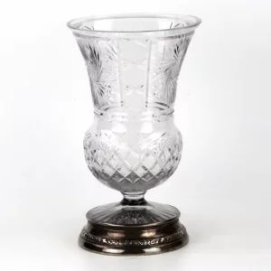 Crystal vase in silver.