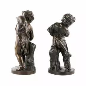 Paire de figures en bronze de Putti. 