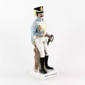 Hussard en porcelaine pendant les guerres napoleoniennes. 
