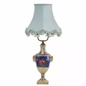 Lampe de table avec porcelaine. 
