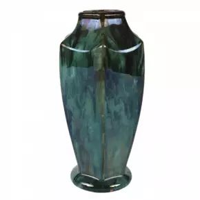 Vase en céramique de lusine Kuznetsov à Riga. 