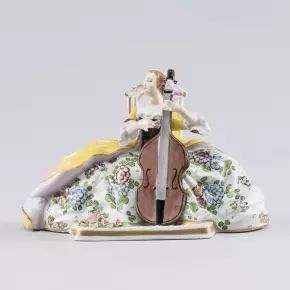 Figurine en porcelaine "Dame au violoncelle" Sitzendorf