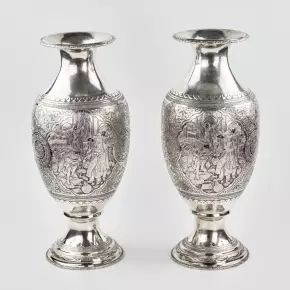 Пара амфорообразных, персидских, серебряных ваз.
