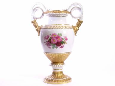 Grand vase en porcelaine - Chrysanthèmes rouges. Meissen. 