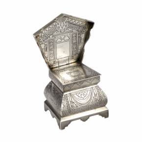 Большая русская солонка-трон из серебра, в неорусском стиле.
