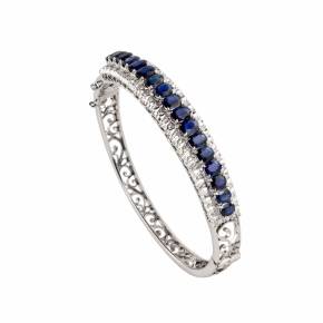 18K white gold bracelet with diamonds and sapphires. 