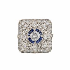 Ring in platinum with diamonds and sapphires in Art Deco style. 