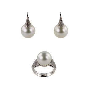 Yokira juvelierizstrādājumu komplekts, kas sastāv no gredzena un auskariem. Zelts, pērles, dimanti. 