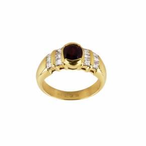 Moraglione gold ring with ruby and diamonds. 