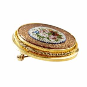 Gold brooch with micromosaic bouquet. 
