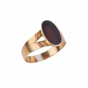 Gold ring 56 assay value with carnelian. 