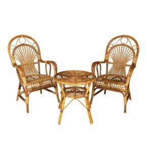 Stylish Italian set of wicker chairs and table from the 1970s. 