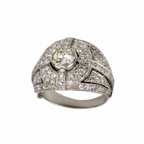 Cocktail ring in platinum with diamonds, Art Deco style. 20th century. 