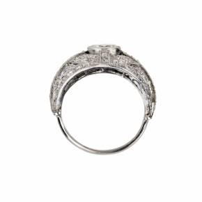 Cocktail ring in platinum with diamonds, Art Deco style. 20th century. 