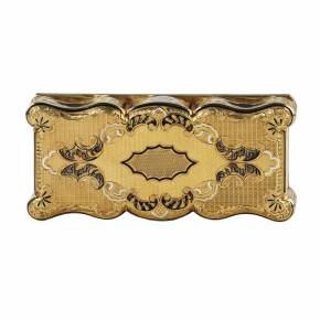 18K gold enameled snuffbox French work of the 19th century, with scenes of equestrian hunting. 