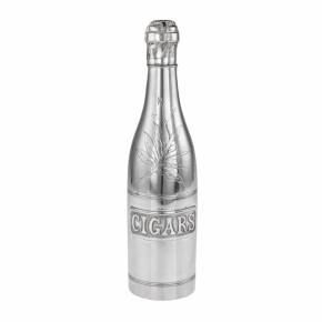 Porte-tabac en metal argente en forme de bouteille de champagne. 