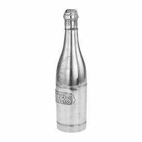 Porte-tabac en métal argenté en forme de bouteille de champagne. 