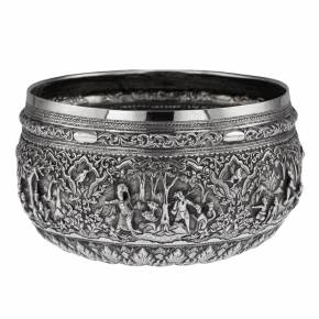 Бирманская (Мьянма) чеканная серебряная чаша XIX века.