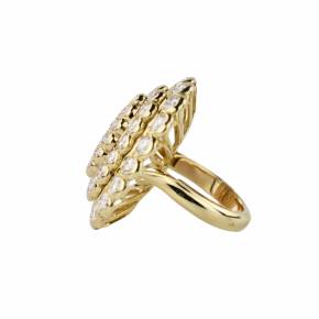 18K yellow gold ring with diamonds. 