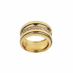 Chopard gold ring with diamonds. 