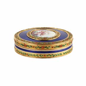French gilded snuffbox of the late 18th century, with enamel decoration and painting. 
