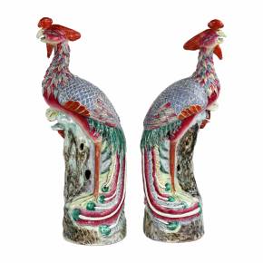 Large pair of Chinese porcelain phoenix birds from the late Qing period (1644-1912). 