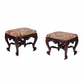 A pair of superb carved mahogany banquettes in the George II style. The turn of the 19th-20th centuries. 
