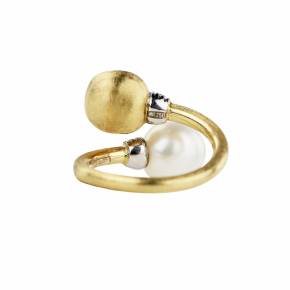 Marco Bicego. Original gold ring with pearl and diamonds. 