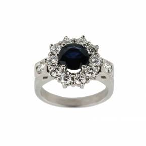 18k gold ring with diamonds and natural sapphire. 