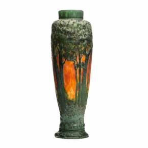 DAUM-Nancy. Vase en verre feuilleté, vers 1905 