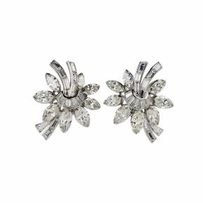 Clip-on earrings from the 1950s, 18k gold with diamonds. 