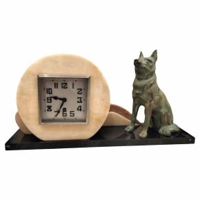 Art-Deco Mantel Clock in Marble and with a Wolf Statue in Bronze Patina