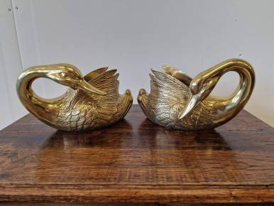Pair of flower pots "Swans"
